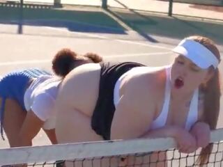 Mia dior & cali caliente ametnik fucks kuulus tennis mängija immediately pärast ta won a wimbledon