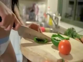 Unreal komkommer in haar nauw kut