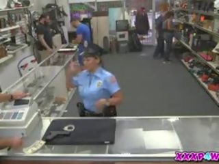 Tüdruksõber politsei üritab kuni pawn tema püss